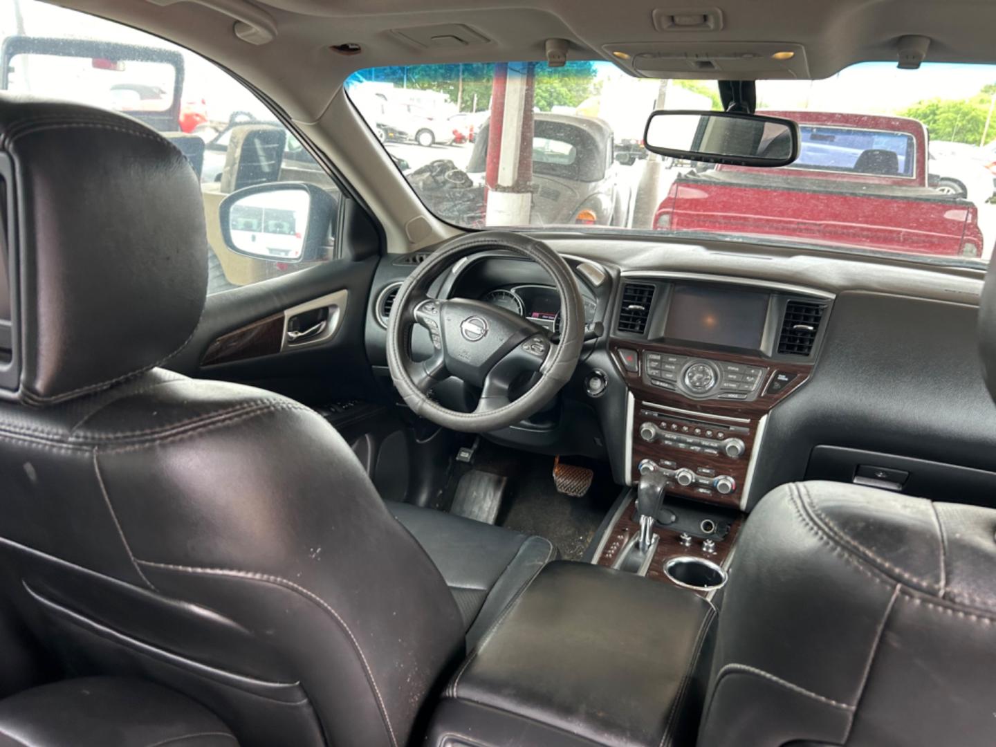 2014 Red Nissan Pathfinder S 2WD (5N1AR2MN4EC) with an 3.5L V6 DOHC 24V engine, Continuously Variable Transmission transmission, located at 1687 Business 35 S, New Braunfels, TX, 78130, (830) 625-7159, 29.655487, -98.051491 - Photo#10